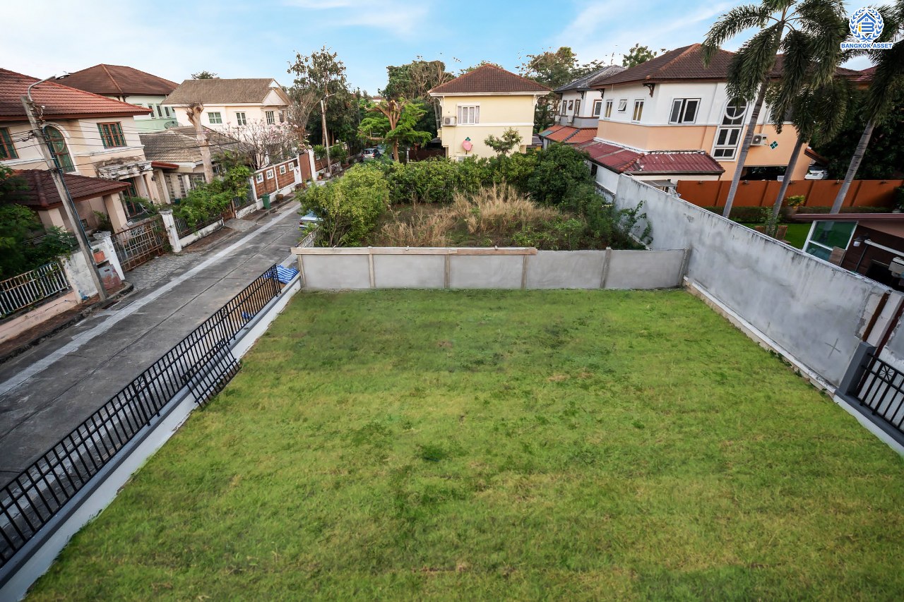 บ้านมือสองตกแต่งใหม่ แบรนด์ LH โครงการ ชัยพฤกษ์ วัดลาดปลาดุก ตอบโจทย์ทุกการอยู่อาศัย เนื้อที่ 106 ตร.ว. พื้นที่ใช้สอยมากถึง 225.5 ตร.ม. ฟังก์ชัน 3 ห้องนอน 4 ห้องน้ำ 1 ห้องแม่บ้าน จอดรถได้ 2 คัน บนทำเลดีที่สุด! ใกล้เซ็นทรัลเวสต์เกต ทางด่วน "กาญจนาภิเษก" และรถไฟฟ้าสายสีม่วง "สถานีคลองบางไผ่"